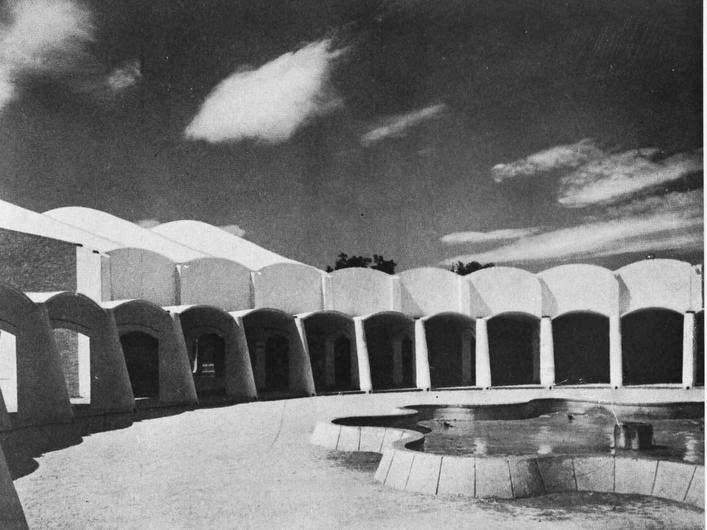 Feria del Campo. Francisco Asís Cabrero, 1950. (Revista Nacional Arquitectura, 103. 1950. Julio. COAM)