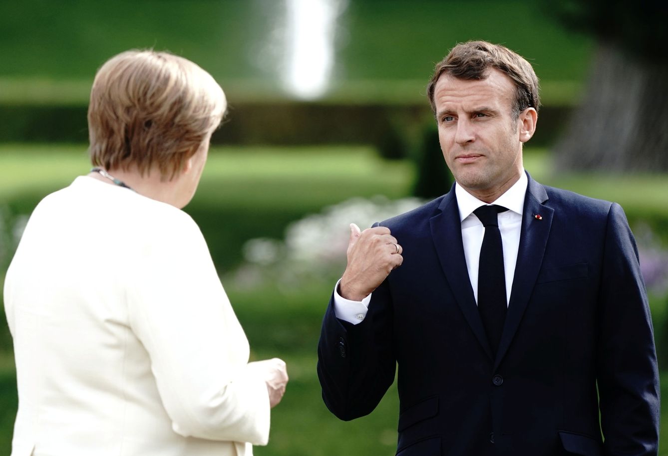 Emmanuel Macron se reunió este lunes con Angela Merkel. (Reuters)