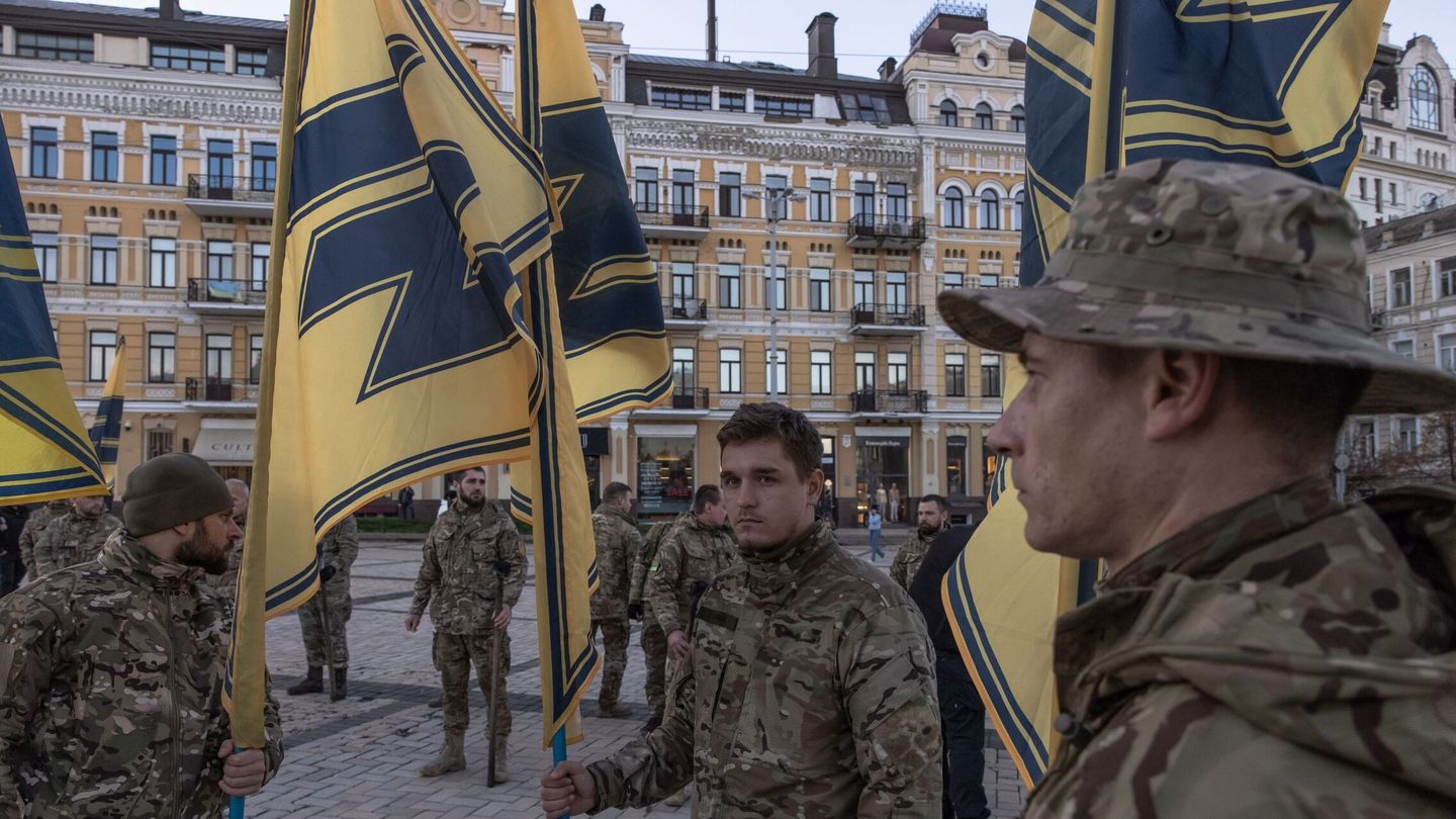 Miembros del battalón Azov. (Reuters)