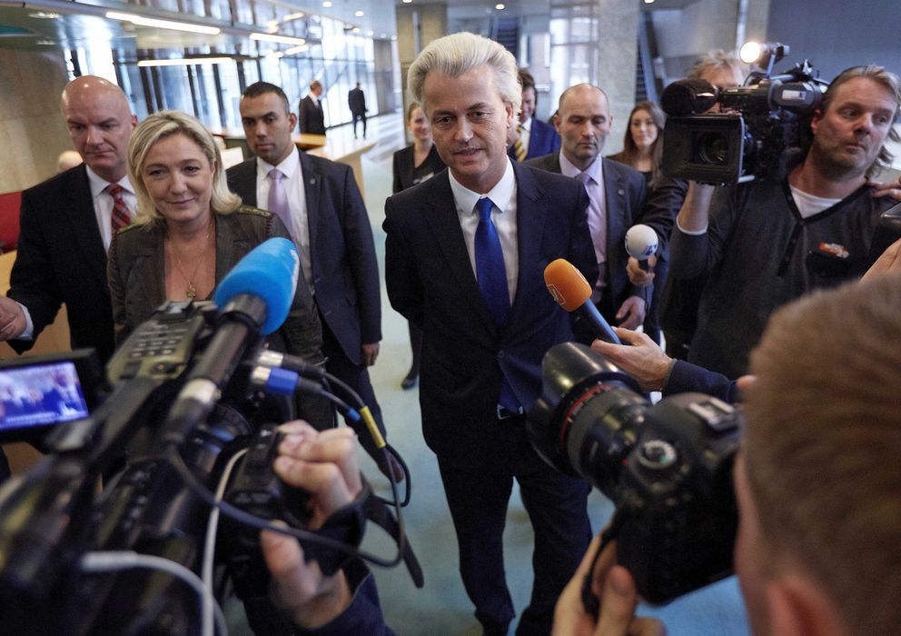 Foto: El líder del xenófobo Partido para la Libertad (PVV), Geert Wilders (dcha), y la líder del Frente Nacional francés, Marine Le Pen, en una imagen de archivo (Efe