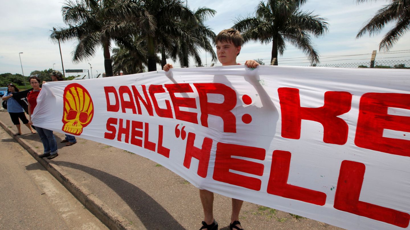 Las sentencias judiciales se suman a las protestas sociales contra Shell. (Reuters)