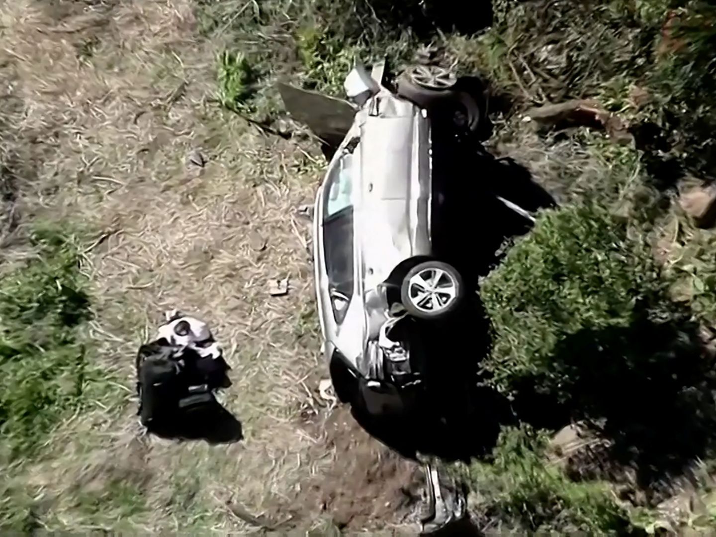 Imágenes aéreas del estado en que quedó el coche de Woods. (Reuters)