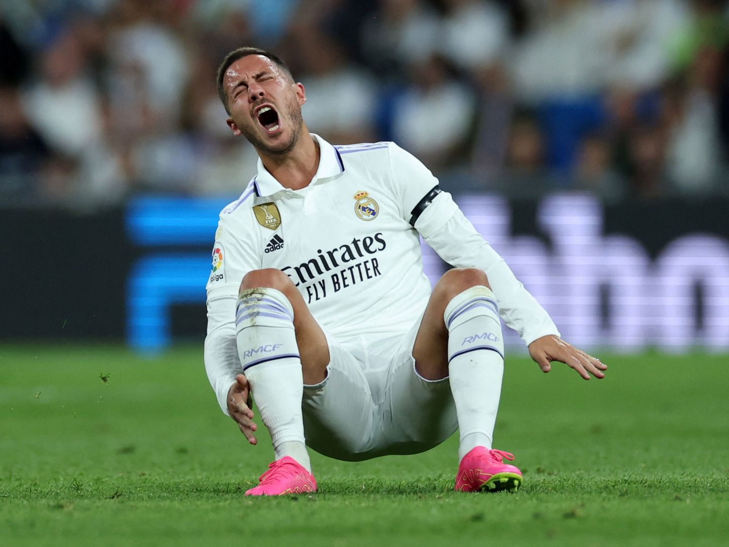 Hazard cae al suelo en el partido contra el Getafe en el Bernabéu