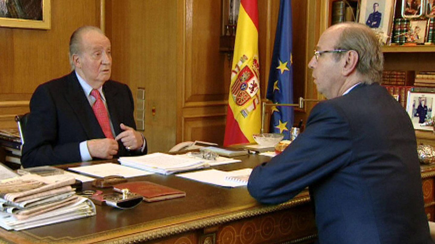 Rafael Spottorno junto al rey Juan Carlos en su despacho de la Zarzuela en 2013. (EFE)