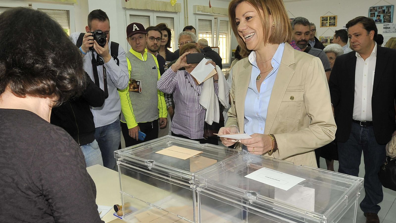 Foto: María Dolores de Cospedal, votando hoy en Albacete. (Efe)