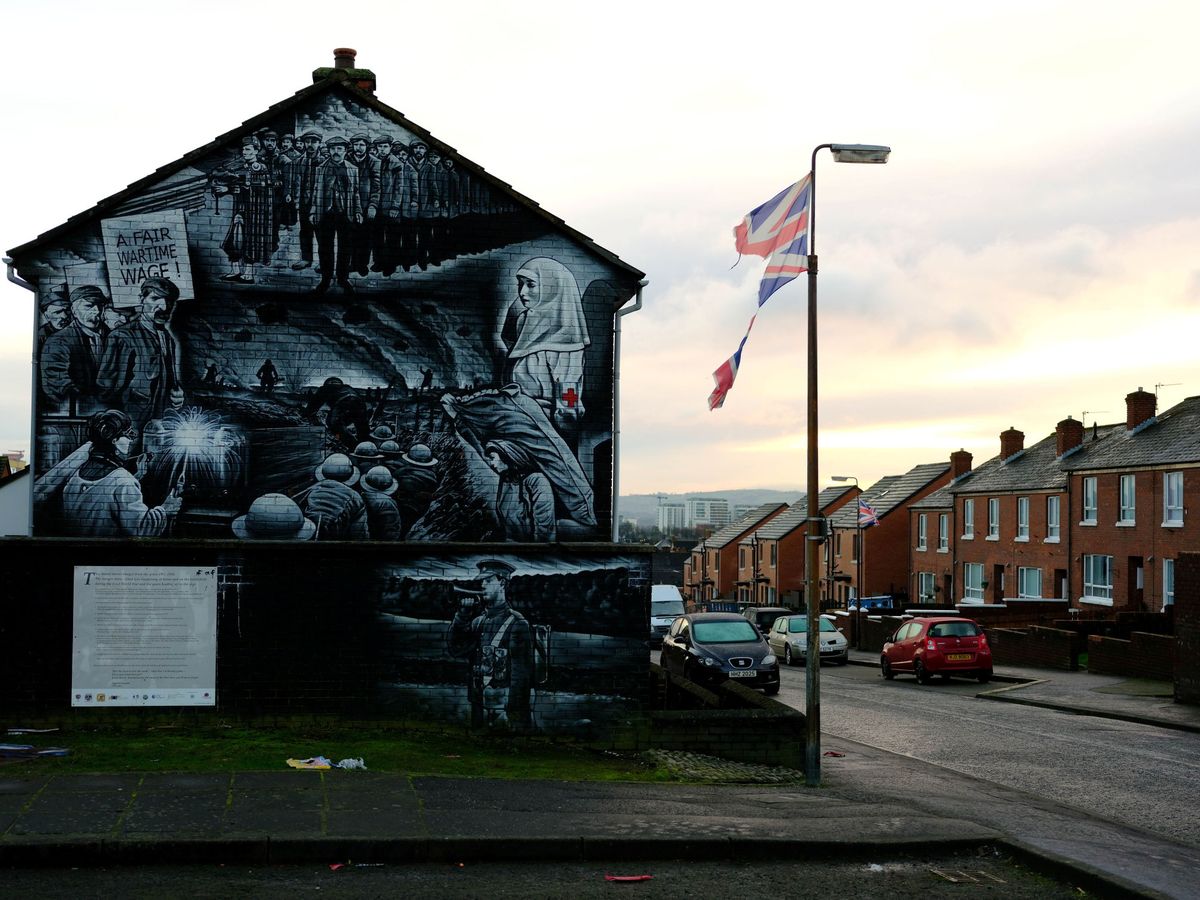 Foto: Una calle en Belfast, Irlanda del Norte. (Reuters)