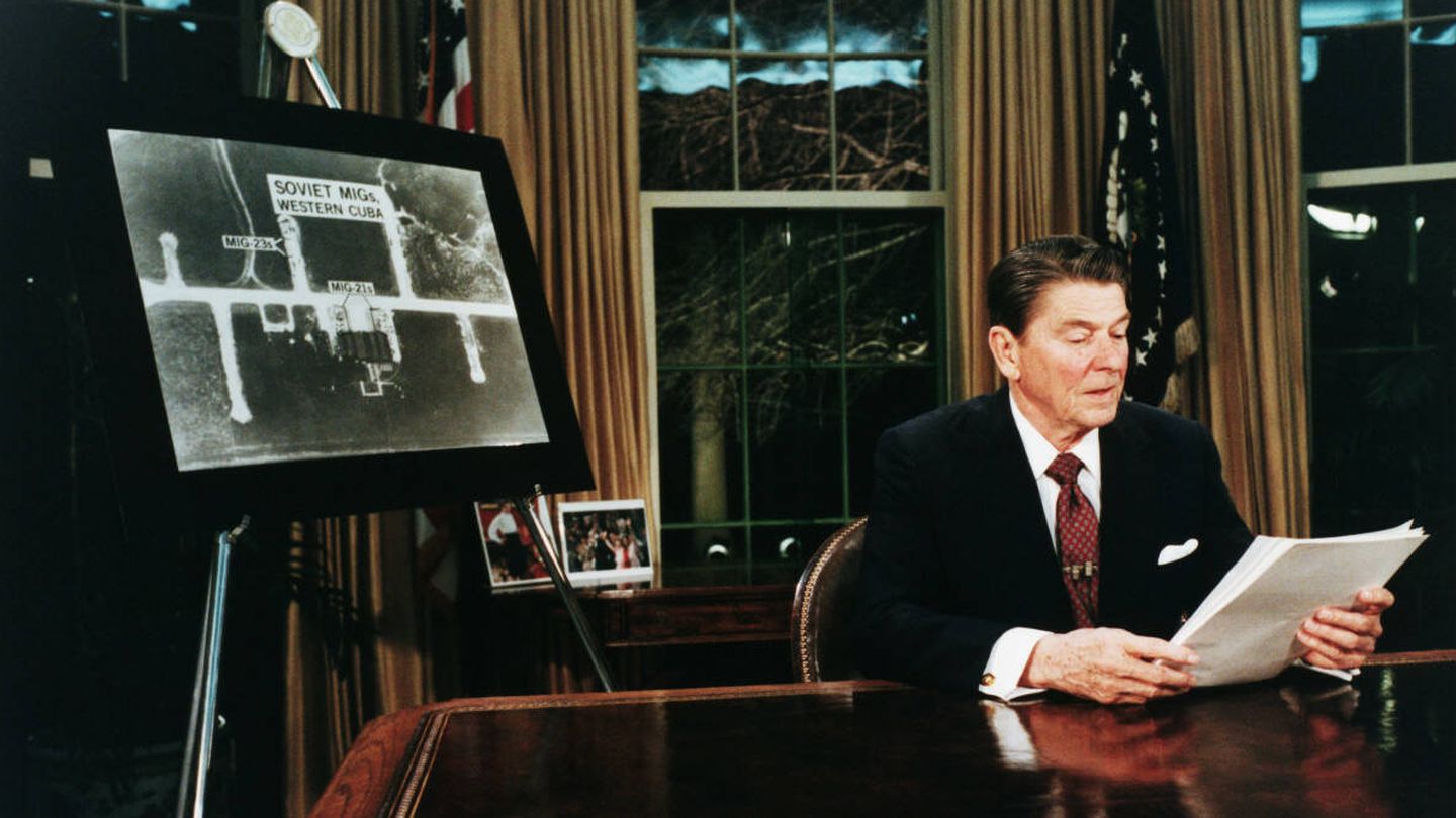 Reagan anuncia la iniciativa Star Wars para neutralizar la capacidad nuclear soviética