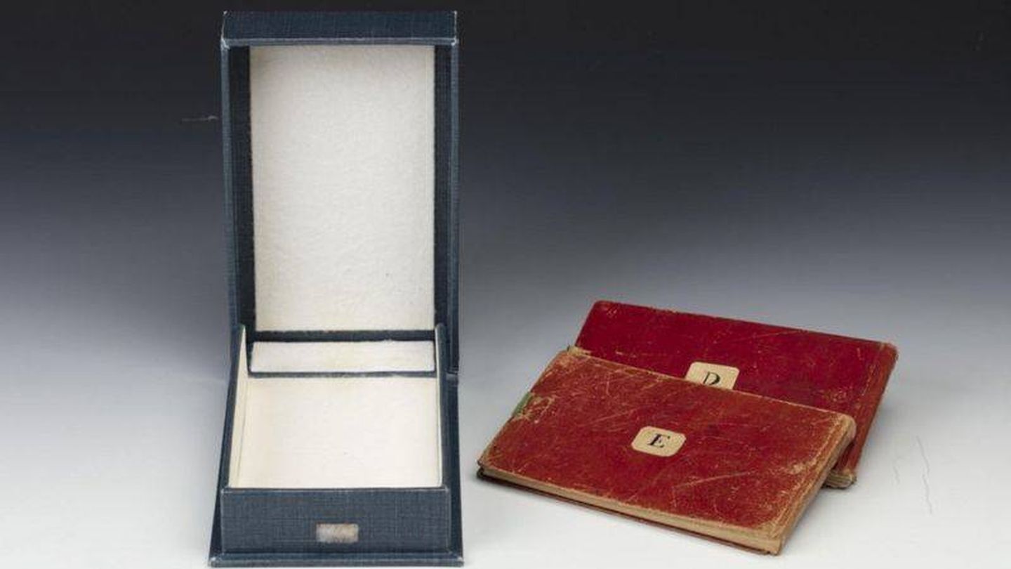 El estuche y los dos cuadernos de Darwin robados. (FOTO: Universidad de Cambridge)