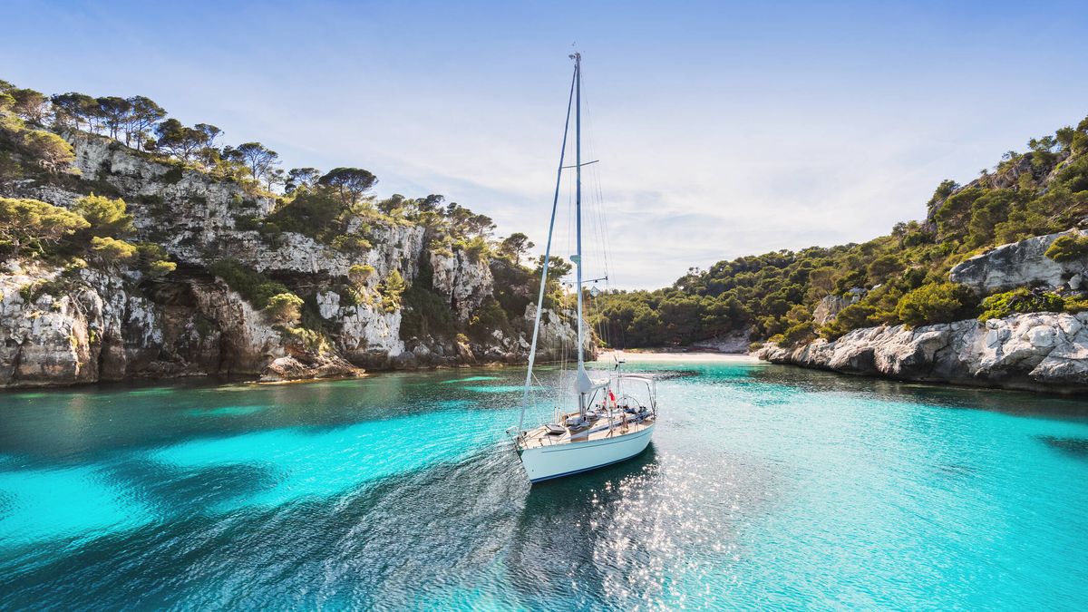 10 calas paradisíacas españolas a las que solo se puede llegar en barco
