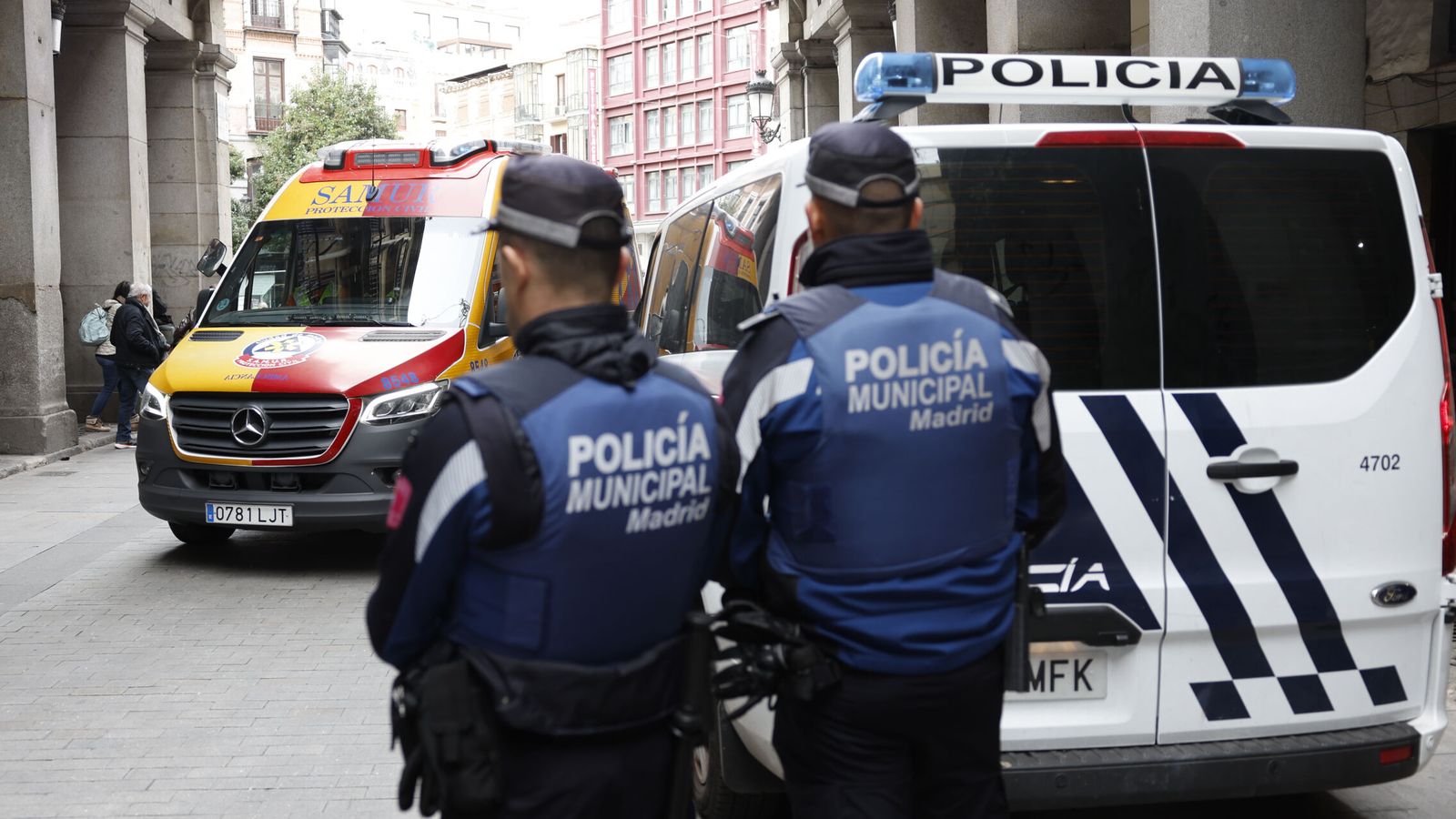 Un joven, herido grave tras ser agredido con arma blanca en la plaza del Dos de Mayo de Madrid