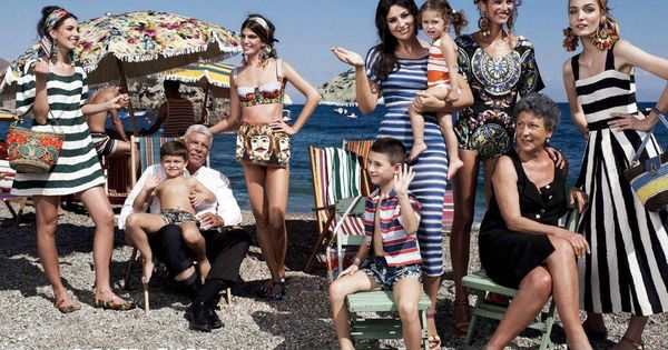 Foto: Cómo evitar males mayores en tus vacaciones familiares de septiembre. (Imagen: Dolce & Gabbana)