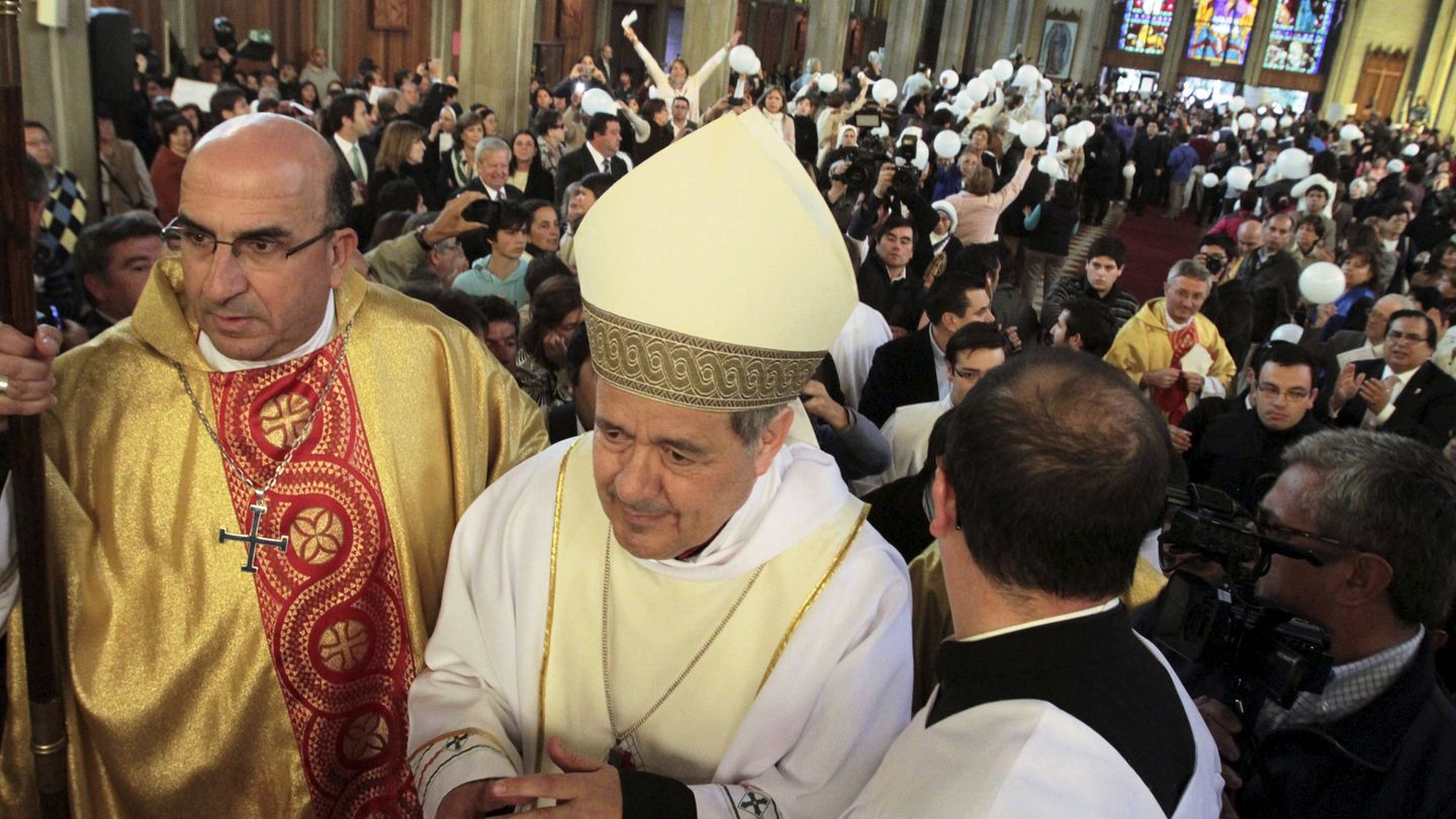 El papa defendió al obispo Juan Barros ante las acusaciones de abuso sexual (Reuters)