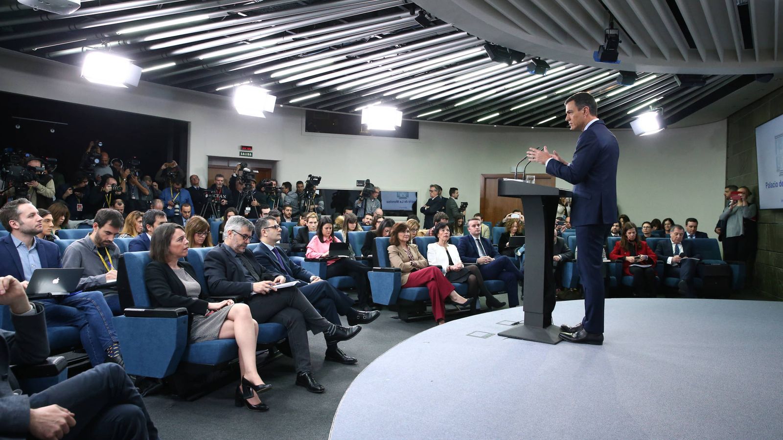 Foto: Pedro Sánchez, durante su comparecencia, en una sala de prensa repleta de periodistas, el 15 de febrero de 2019. (EFE)