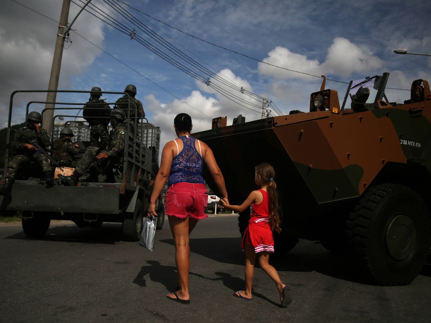 Soldados brasileños durante una operación contra el narcotráfico en la favela de Mangueira, en Río de Janeiro. (Reuters)
