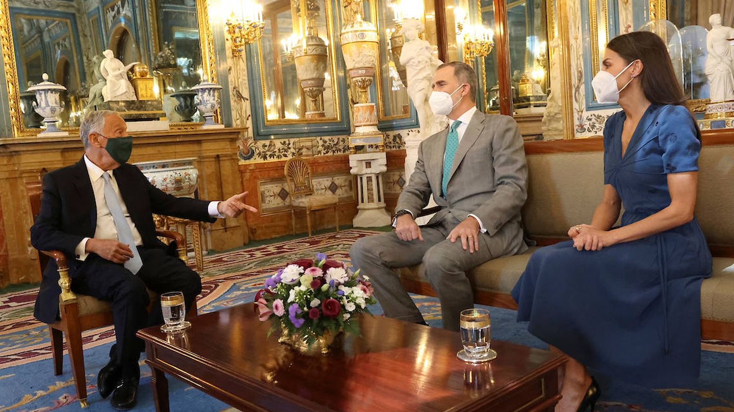 Los Reyes, durante su último encuentro con el presidente portugués. (Casa de S. M. el Rey)