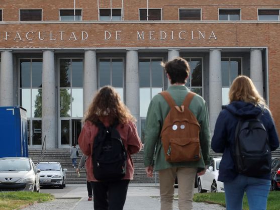 Los recién titulados de las universidades privadas ganan (mucho) más ...