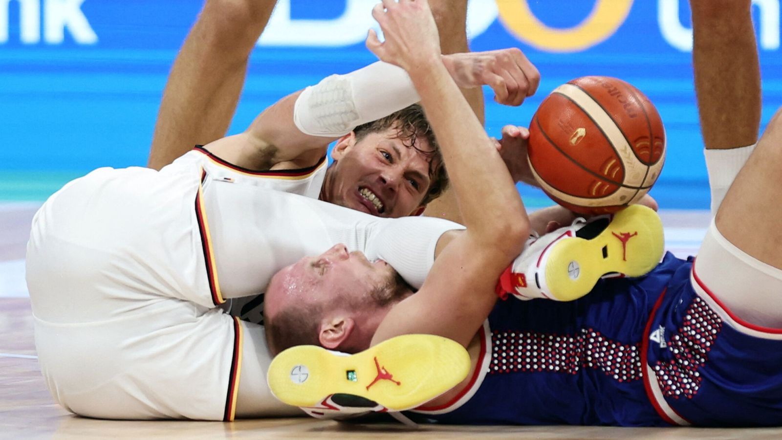 Moritz Wagner pugna por un balón. (Reuters/Eloisa Lopez)