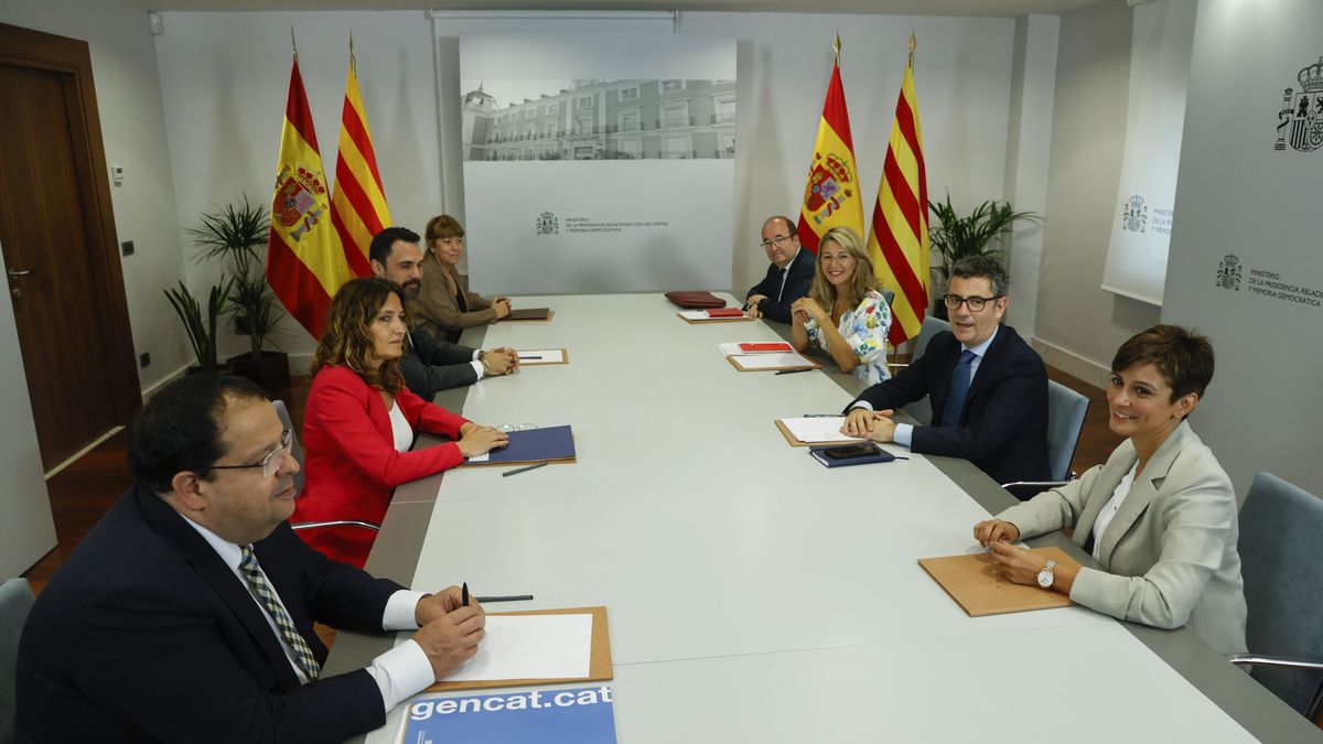 El Gobierno pacta con la Generalitat "desjudicializar" el 1-O y blindar el catalán