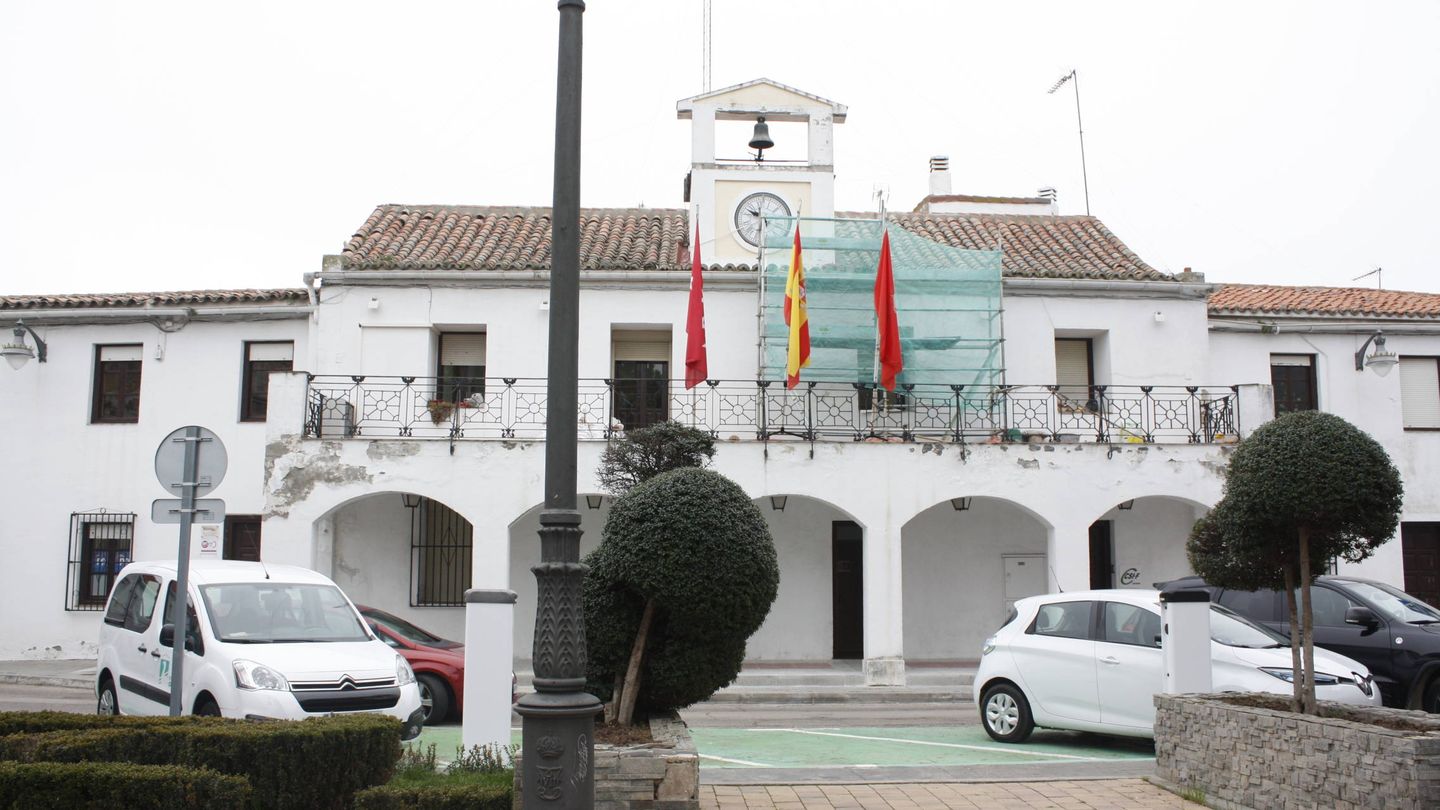 El antigo Ayuntamiento de Parla. (Foto: Héctor G. Barnés)