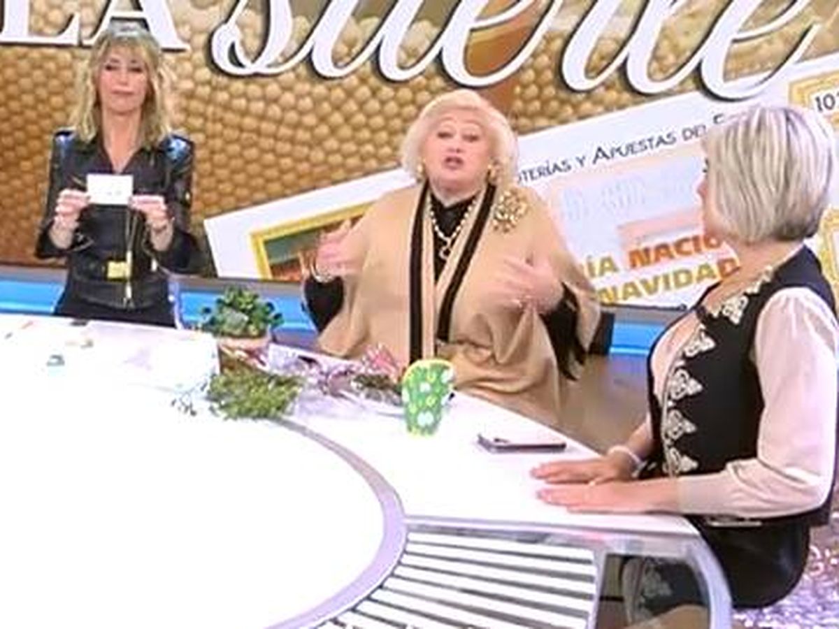 Foto: La vidente María Jacaranda predice el número del Gordo de la Lotería de Navidad. (Telecinco)