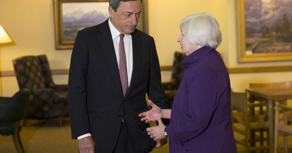 Foto: Mario Draghi y Janet Yellen conversan en el encuentro de Jackson Hole de la semana pasada. (Reuters)
