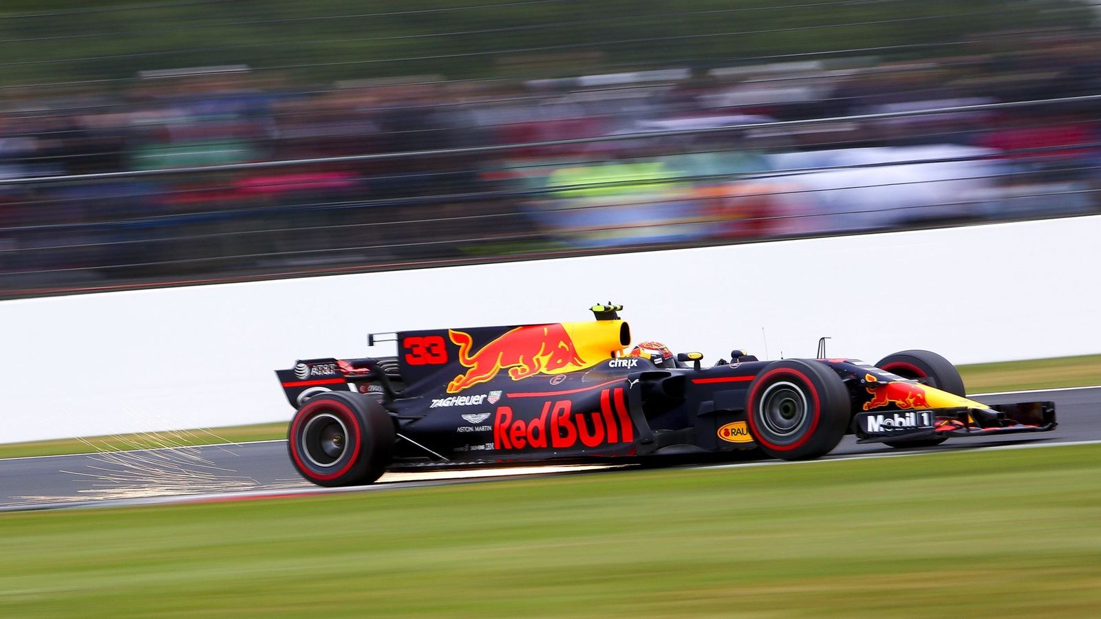 Foto: Max Verstappen, al volante del Red Bull en Silverstone. (EFE)