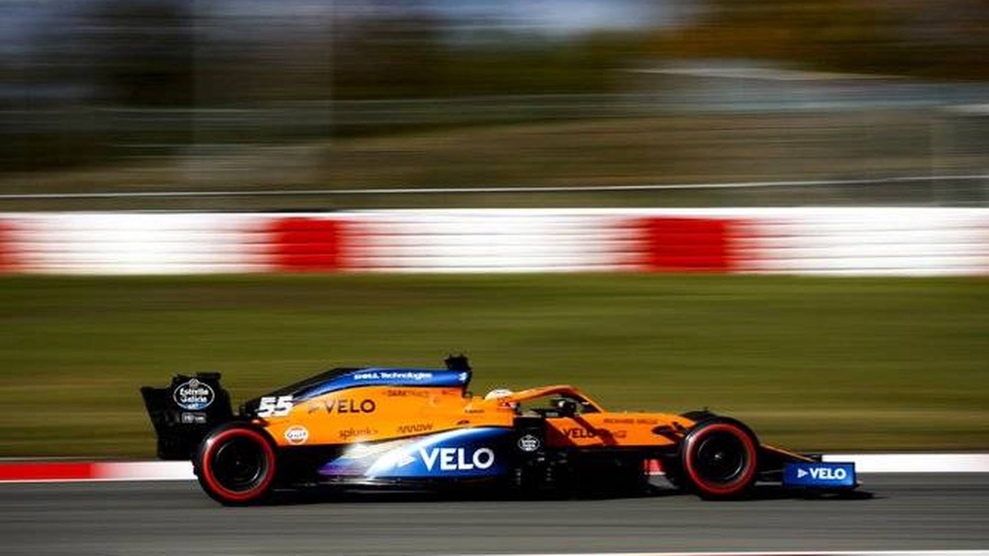 Con una sola jornada para probar el nuevo paquete aerodinámico, Sainz no tenía al MCL35 por la mano en Nurburgring (McLaren)