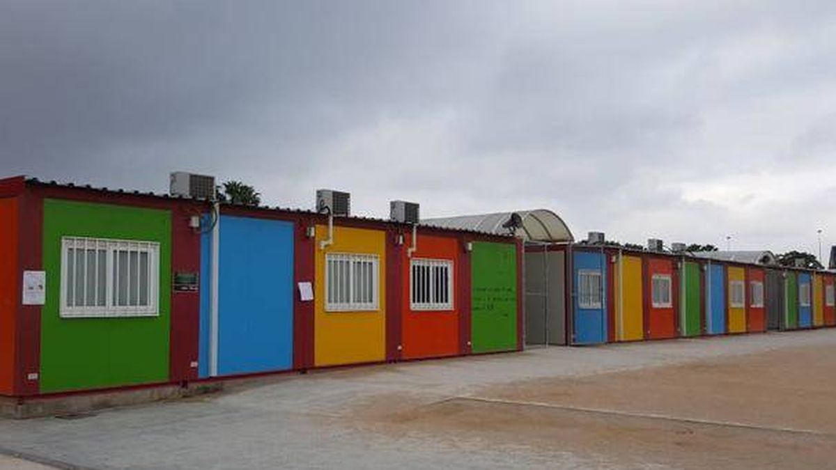 Puig y Oltra suspenden en barracones: 4.000 niños irán a clase en aulas prefabricadas