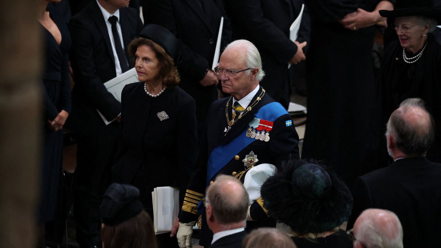 Los reyes de Suecia, Carlos Gustavo y Silvia. (Reuters/Pool/Phil Noble)