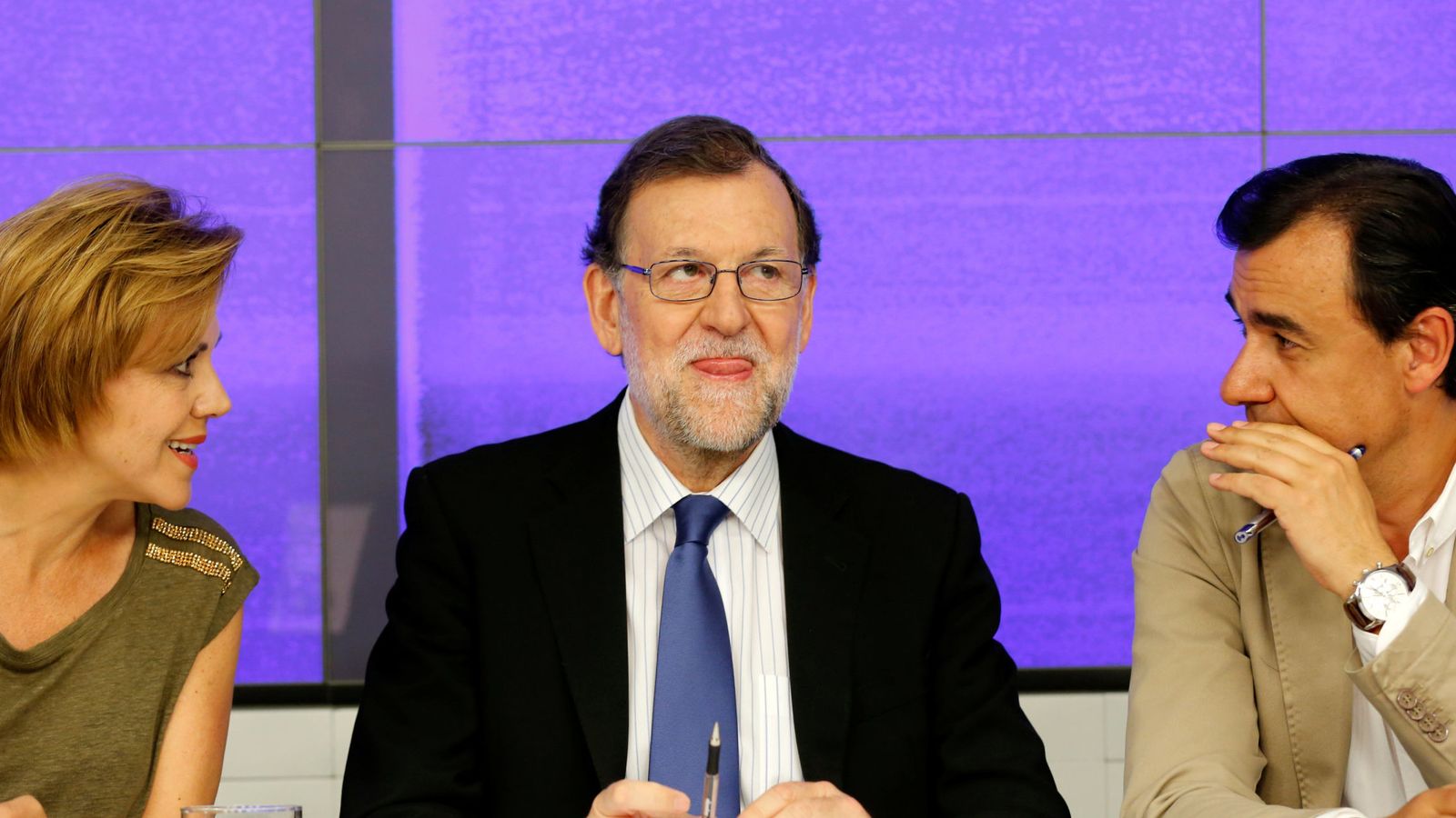 Foto: María Dolores de Cospedal y Fernando Martínez-Maillo junto al presidente del Gobierno, Mariano Rajoy, en una imagen de archivo. (Reuters)