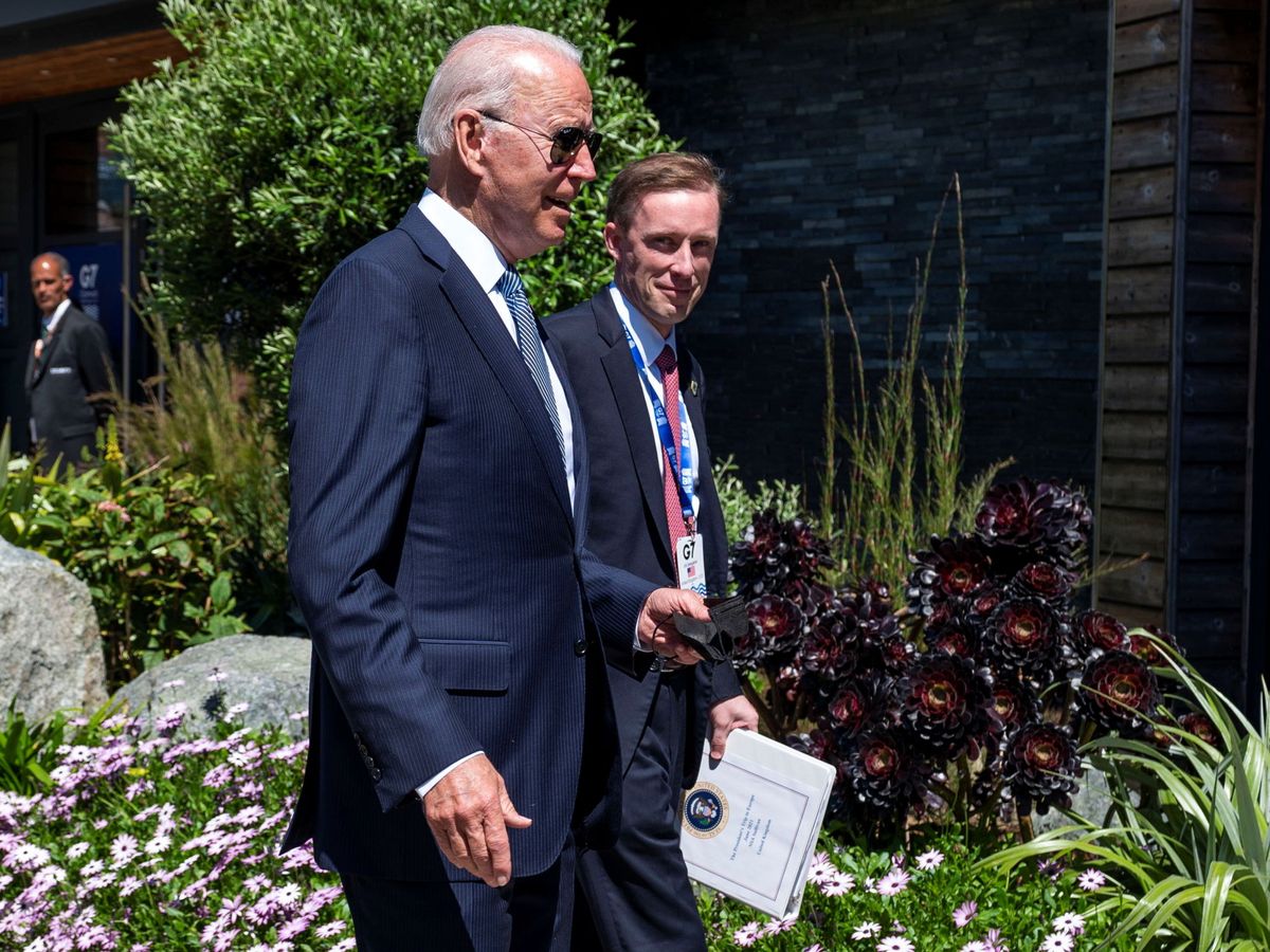 Foto: Jake El asesor de Seguridad Nacional de Estados Unidos, Jake Sullivan, junto a Joe Biden. (Reuters)