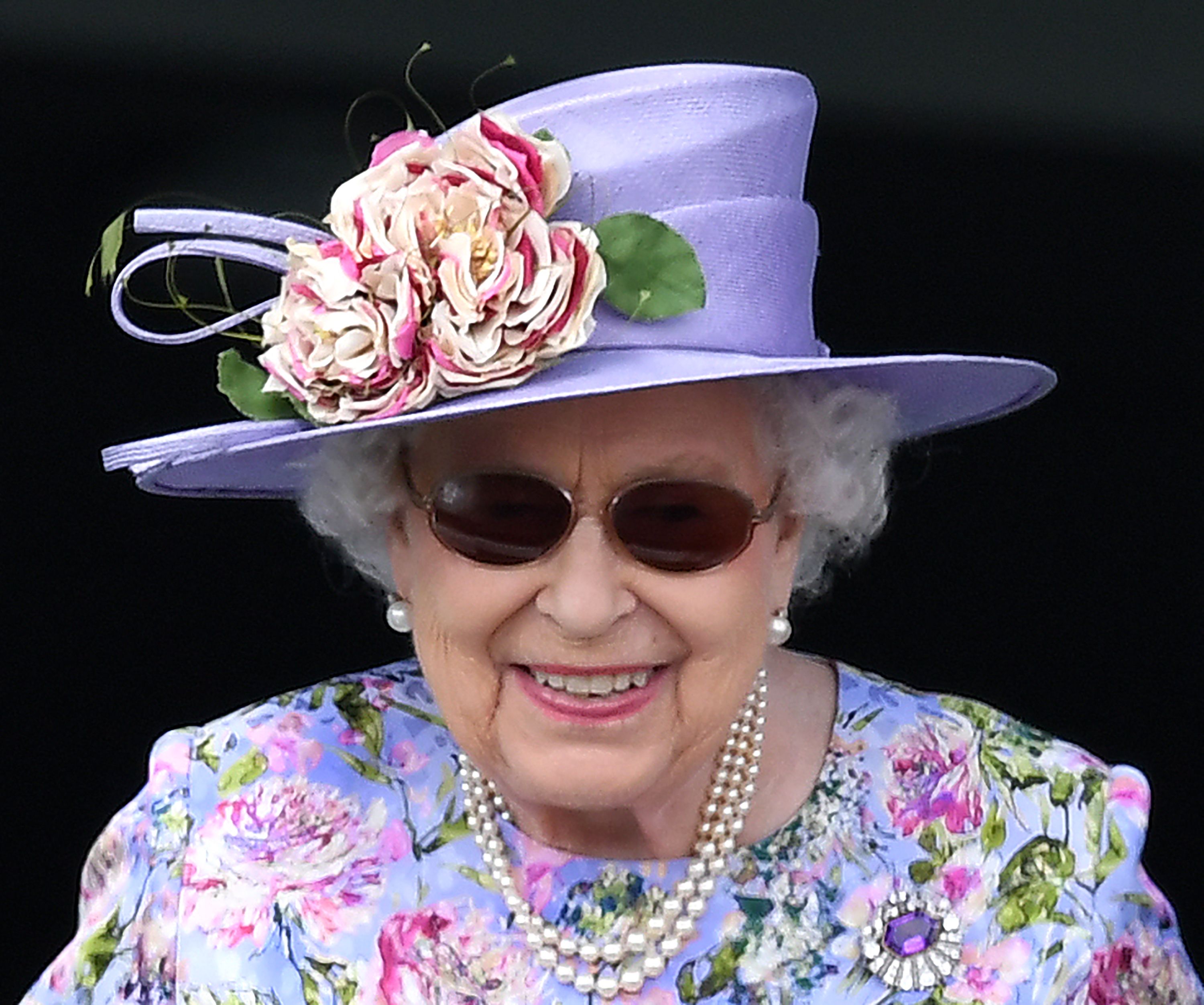 La reina ha renovado los colores y los estampados de su armario.