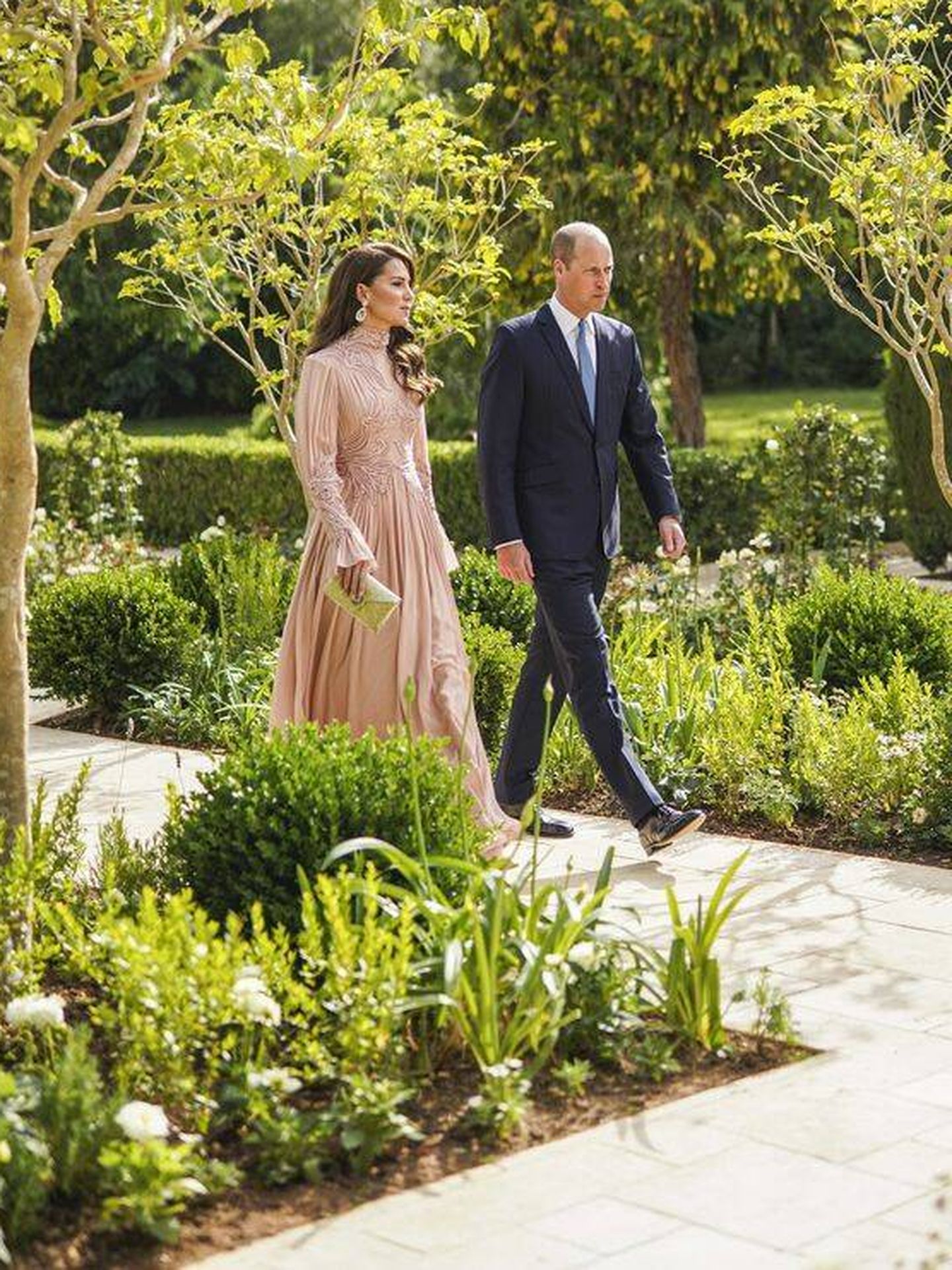  Kate Middleton y el príncipe Guillermo, en la boda de Hussein. (Corte Real Hachemita)
