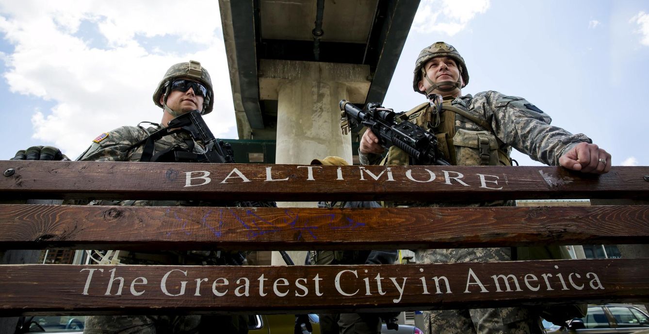 Foto: Miembros de la Guardia Nacional desplegados en Baltimore, Maryland, el 28 de abril de 2015 (Reuters). 
