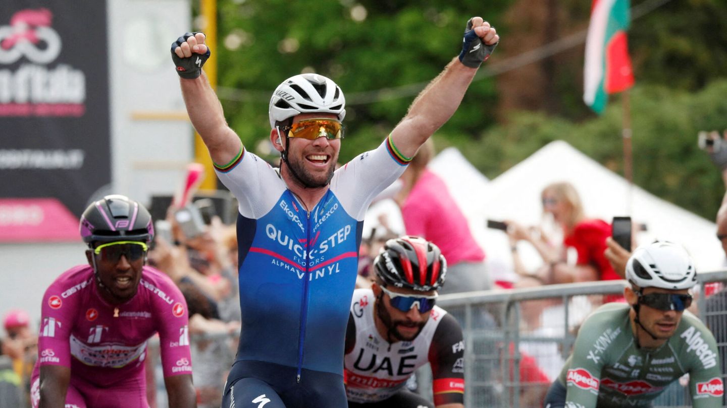 Cavendish celebra su victoria en la tercera etapa del Giro. (Reuters/Bernadett Szabo)