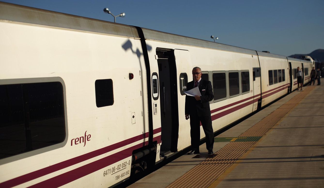 Un tren AVE de la compañía Adif. (Reuters)