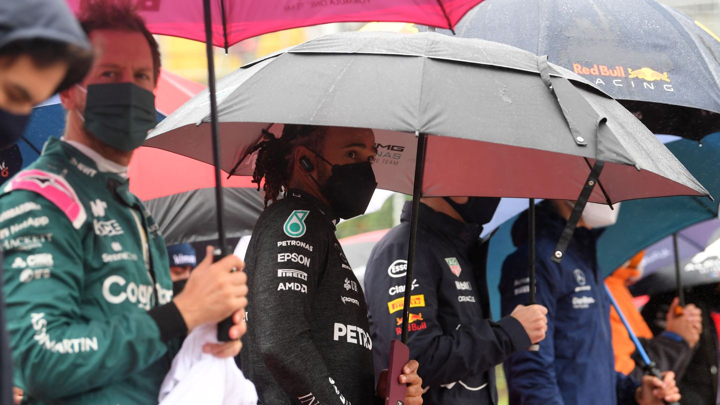 Formula One F1 - Belgian Grand Prix - Spa-Francorchamps, Spa, Belgium - August 29, 2021 Mercedes' Lewis Hamilton with drivers before the race as the race is delayed due to bad weather Pool via REUTERS John Thys