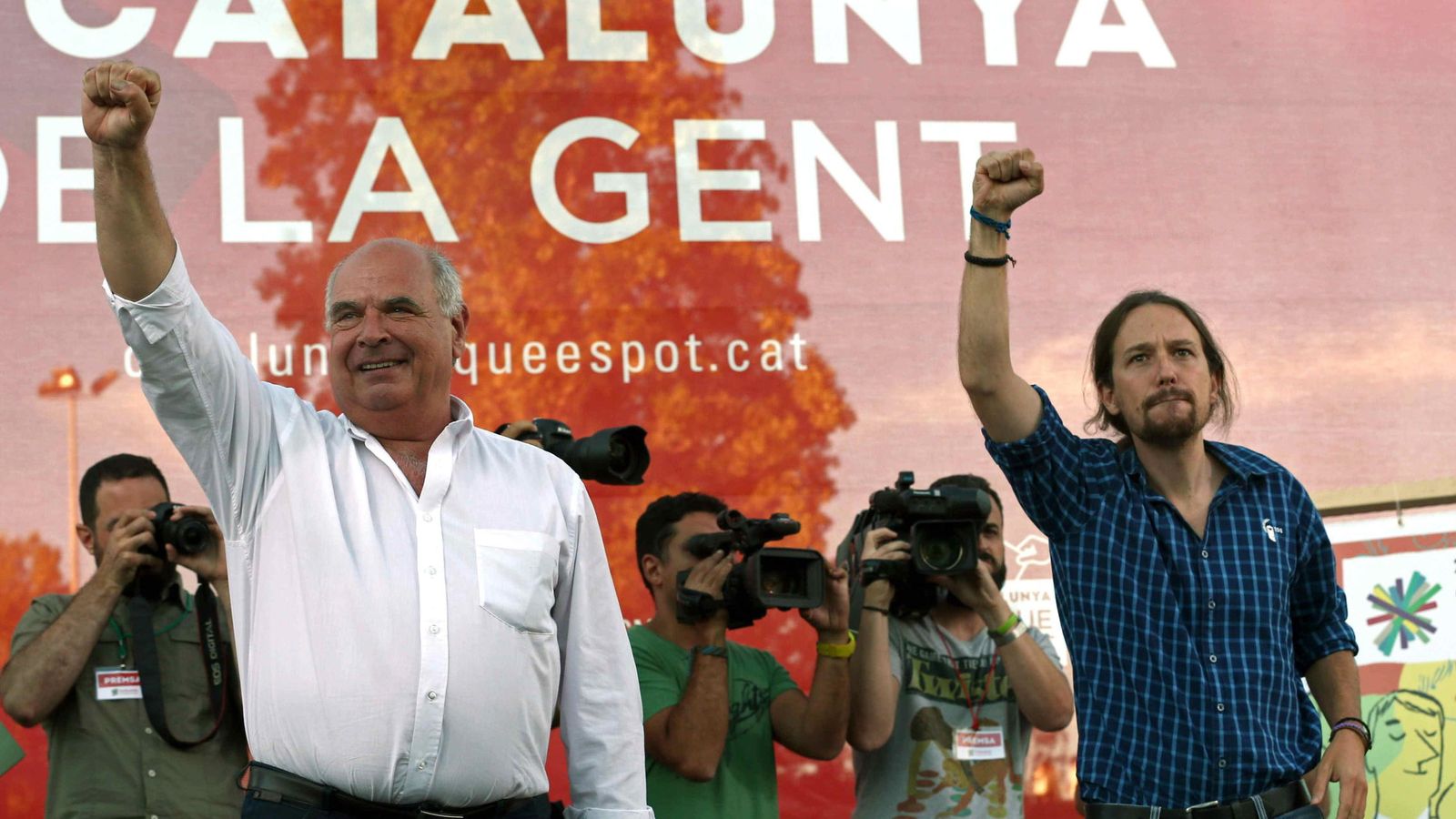 Foto: El cabeza de lista de Catalunya Sí que es Pot, Lluís Rabell, y el líder de Podemos, Pablo Iglesias, durante la campaña del 27-S. (EFE)