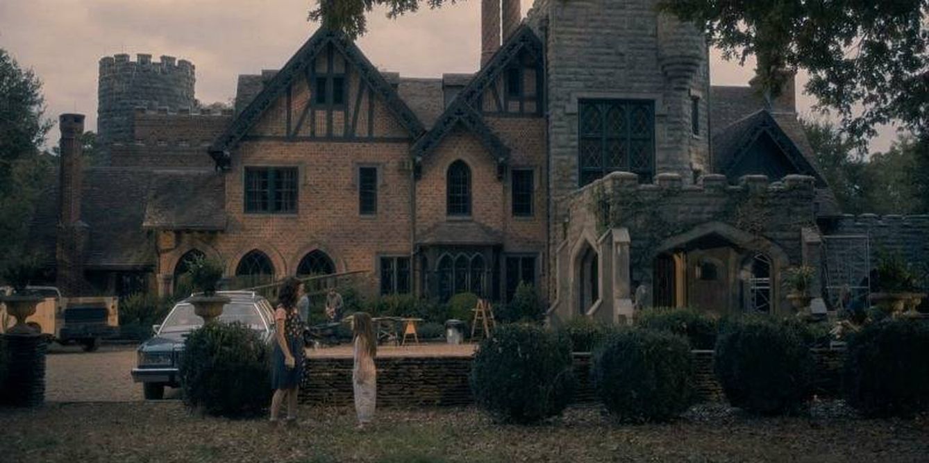 La mansión Bisham Manor, en la serie 'La maldición de Hill House'. (Netflix)