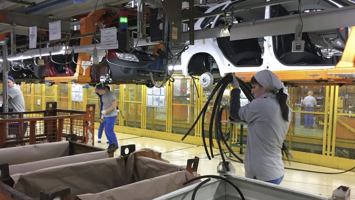Citroën, Peugeot, Mercedes... Las grandes fábricas de coches sufren el bajón exportador