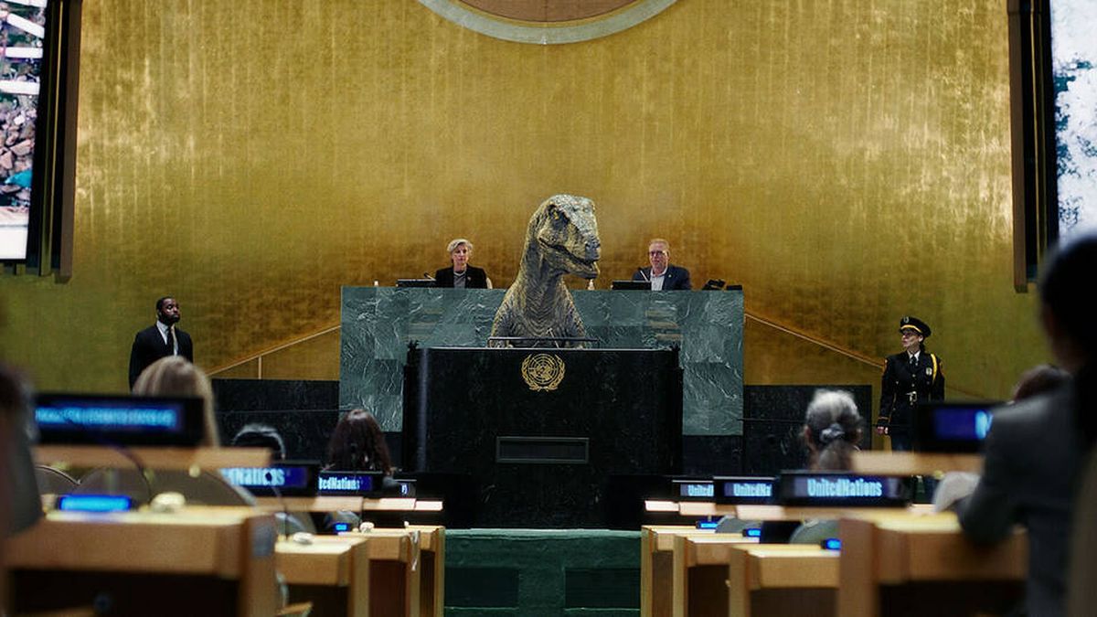 Un 'dinosaurio' se cuela en la ONU para advertir sobre el riesgo de una nueva extinción