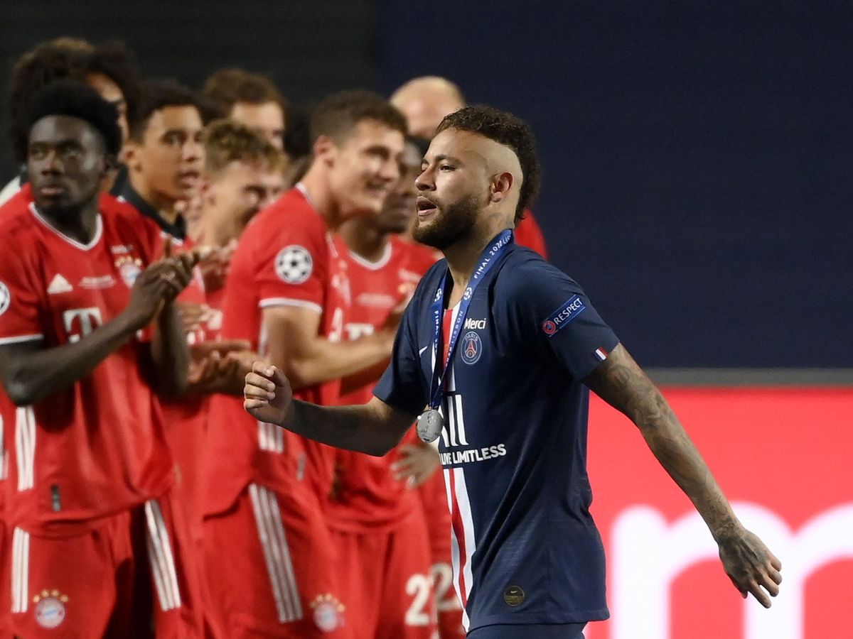 Foto: Neymar se marcha llorando tras perder la final de la Champions en 2020. (EFE/Luis Gene)