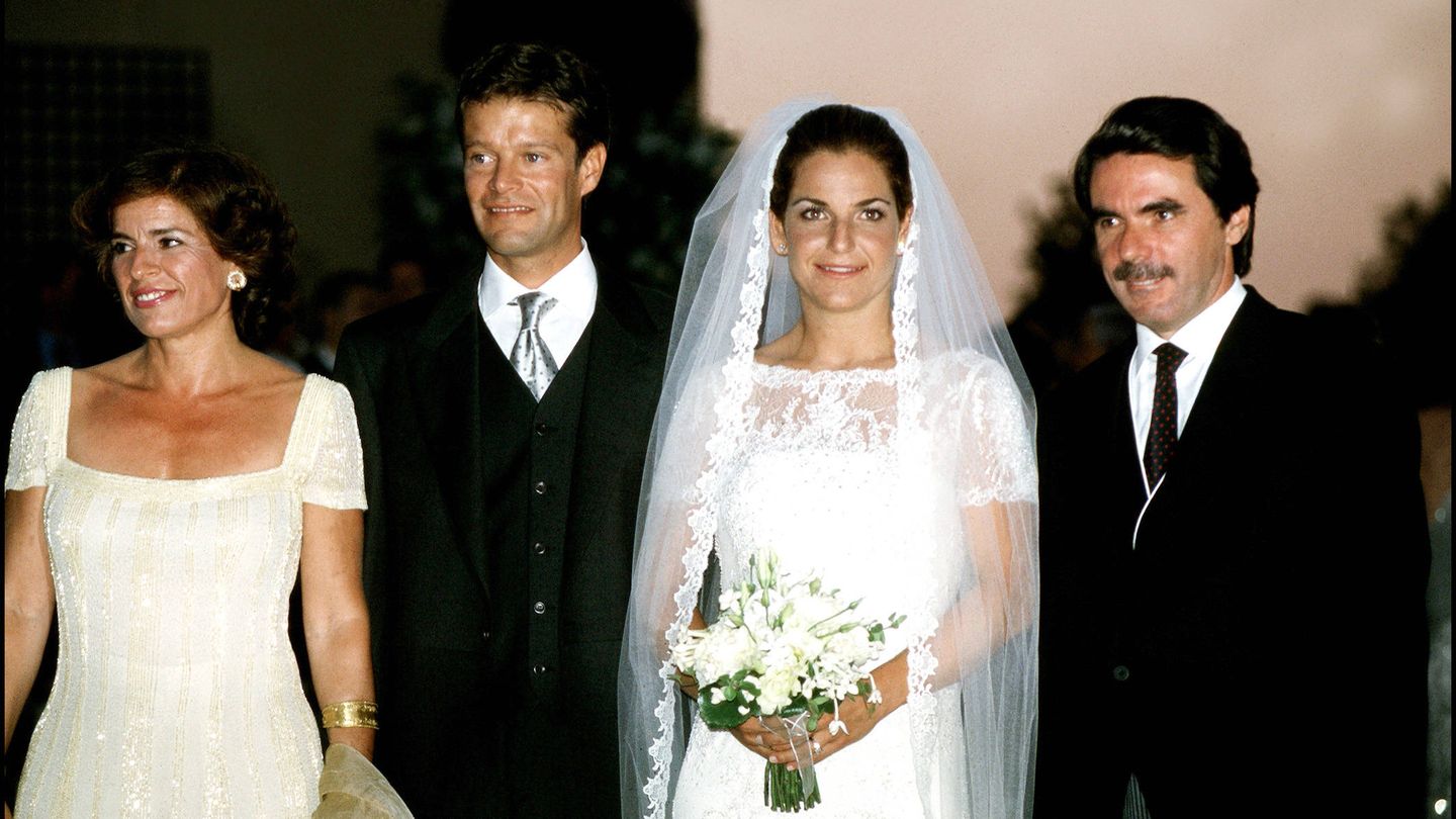 El matrimonio Aznar-Botella, en la boda de Arantxa y Joan. (Gtres)