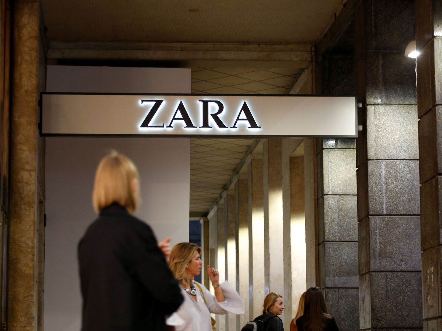 Tienda de Zara en Milán. (Reuters)