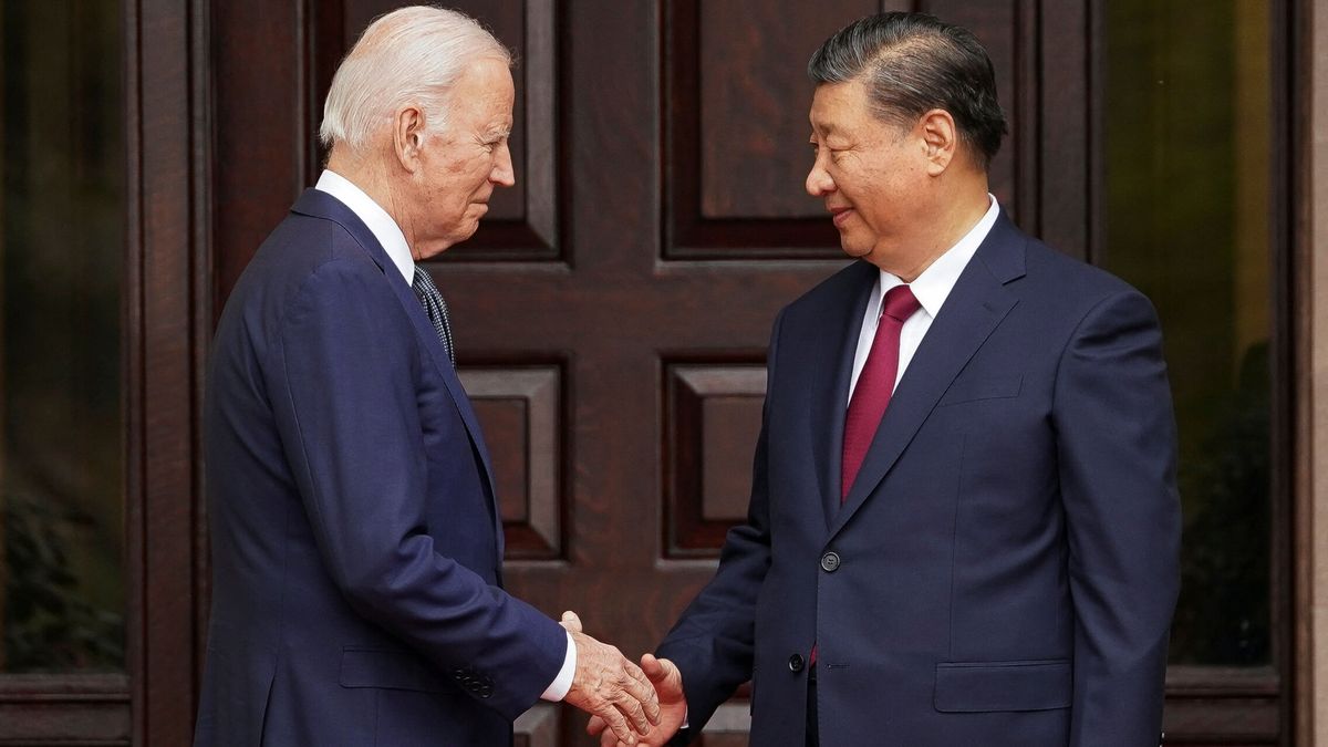 Biden afirma ante Xi que la competencia comercial entre EEUU y China no puede convertirse en un conflicto