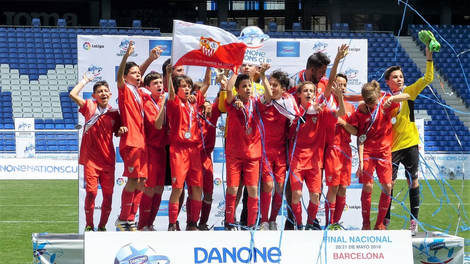 Foto: El alevín del Sevilla celebra su victoria (Foto: Danone Nations Cup)