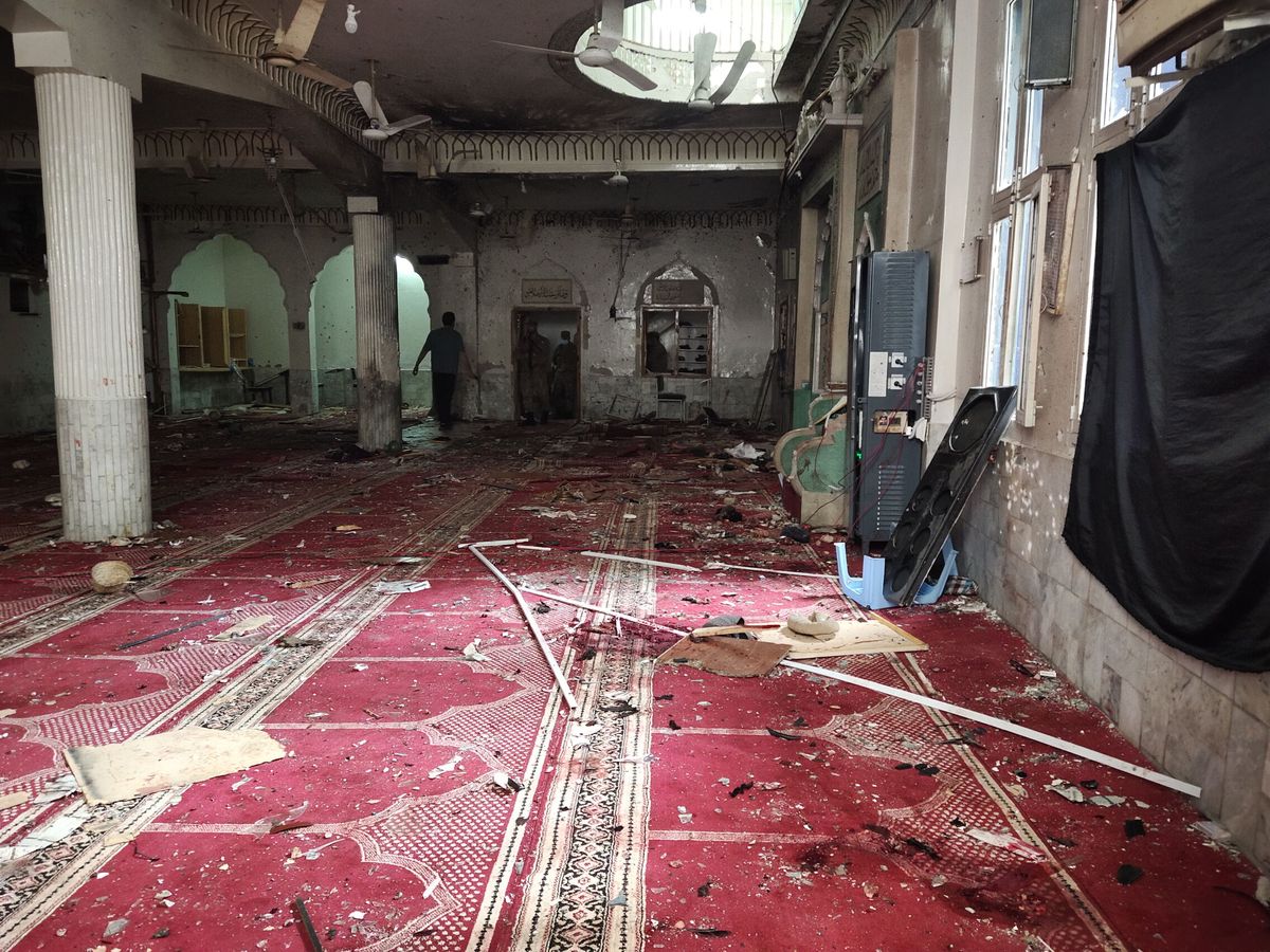 Foto: Atentado en una mezquita en Peshawar. (EFE/EPA/ Bilawal Arbab)