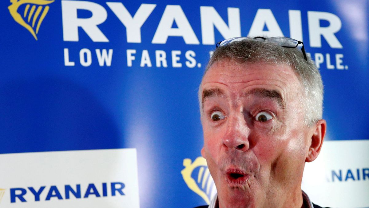 Ryanair entra en pérdidas por la bajada de precios y cambia las funciones de O'Leary
