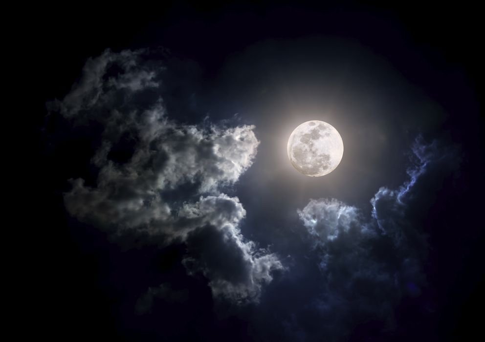 Foto: La creencia en torno a los efectos de la luna llena tiene más de cultura pagana que de científica. (iStock)