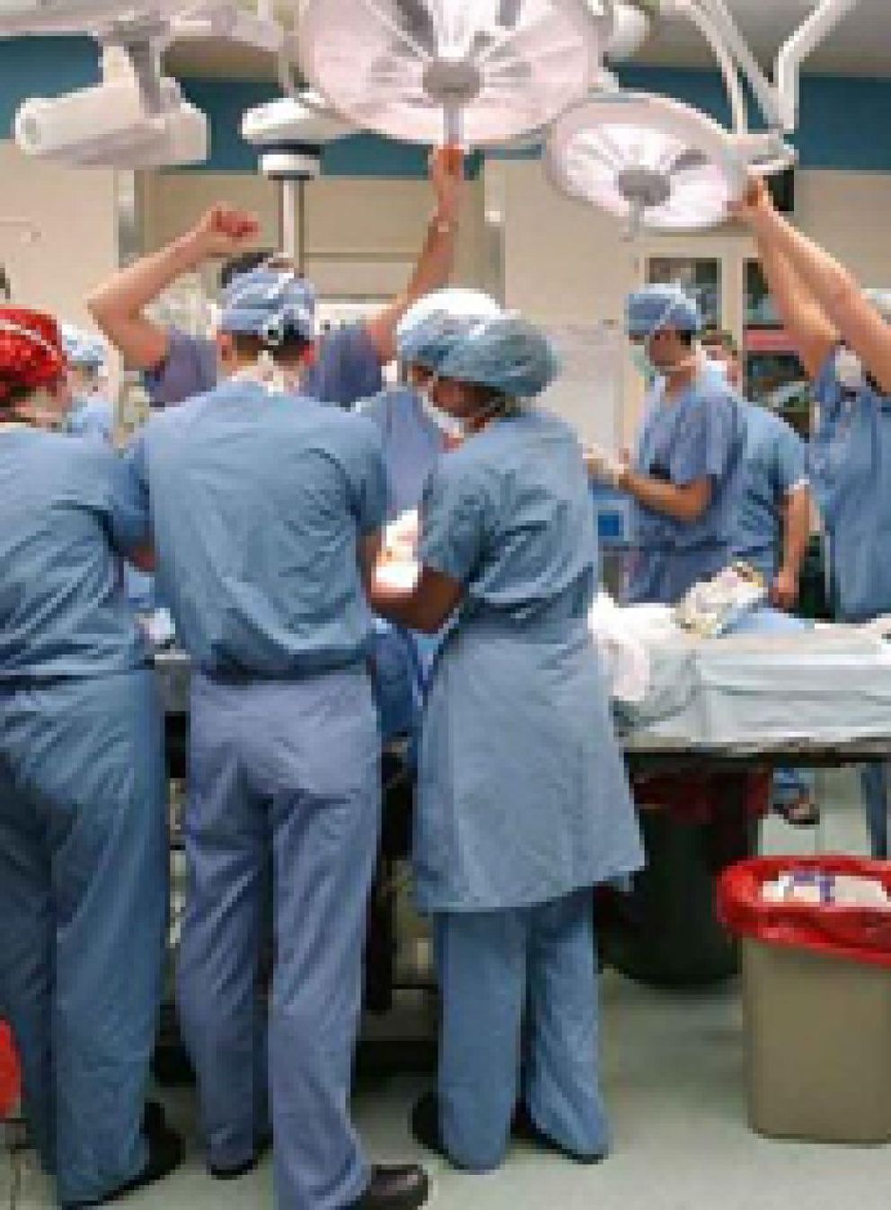 Foto: Reclaman 2.000 médicos más para reforzar las urgencias